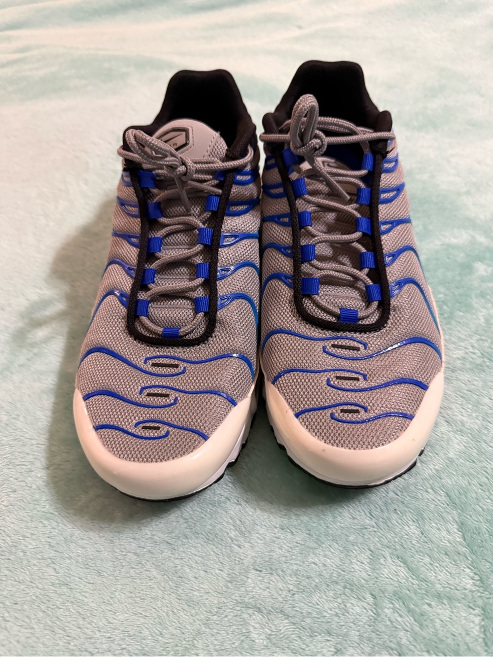 Nike Air Max Plus (GS) in the "Light Smoke Blue Lightning" in size Youth 5